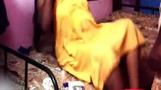 হেয়ারড্রেসার একটি মুলাত্তো সেক্স ভিডিও এক্স এক্স দিয়ে নিজেকে চাটছে