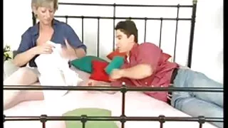 অভিজাত দুই অভিজাত পুতানার আলি ফাদার সেক্স ভিডিও মধ্যে নিজেকে চিত্রিত.