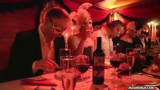 মোটা মহিলা তার স্বামীকে তরুণদের সাথে মা ছেলে sex video প্রতারণা করে এবং পোড়া হয়
